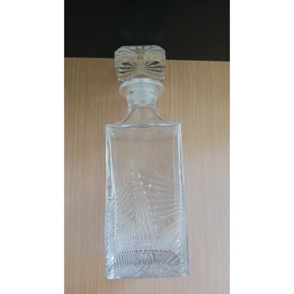 JoyJolt Gatsby Whiskey 27 Ounce Glass Decanter Bottle Lead Free Airtight Stopper - Picture 5 of 13